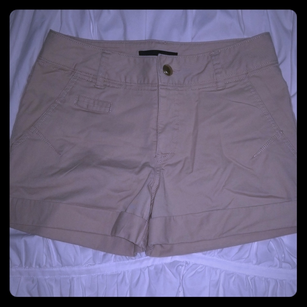 ⛱⛱Harvé Benard Khaki shorts size 4⛱⛱